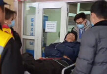 Кыргызстанца, избитого силовиками в Алматы, доставили в Бишкек в тяжелом состоянии. ВИДЕО