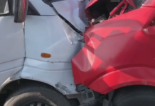 В Бишкеке «лоб в лоб» столкнулись две маршрутки. Есть пострадавшие