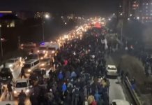 Протесты в Казахстане: Люди требуют отставки правительства, задержания продолжаются
