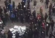 Протестующие окружили две больницы в Алматы и не пропускают пациентов