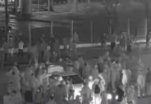 Появилось видео, как протестующим раздавали оружие в Шымкенте