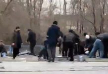 В Алматы водители вскрывают подземные резервуары на АЗС и выкачивают топливо