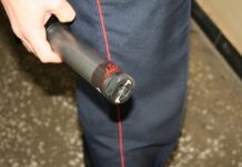 Милиционеры, пытавшие подростков электрошокером, выплатят по 100 тыс. сомов жертвам