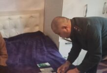 Трое в масках ворвались в дом жительницы Сокулука, избили ее и сына и похитили 1,2 млн сомов