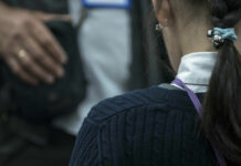 В Бишкеке 13-летняя заявила, что ее изнасиловали милиционеры. Задержали ее парня