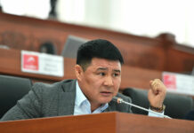 Тазабек Икрамов предлагает обязать школьников носить калпак