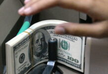 Минфин не запрещал комбанкам продавать доллары