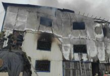 В Маевке сгорел склад автозапчастей