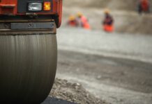 Строительство дороги прямо на кладбище в Новопавловке. В Минтрансе пояснили информацию