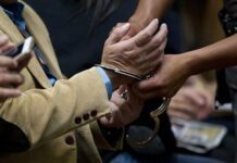 61 жаштагы бир тууганын этиятсыздыктан өлтүрүп алып, элдерге агасы ковидтен каза болгонун айтышкан