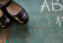 В трех школах Бишкека введен пилотный проект сменной обуви