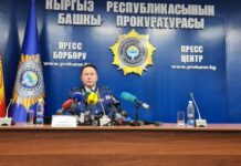 Курманкул Зулушев маалымат жыйын берип жатат