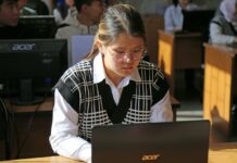 На средства «Кумтора» оборудовали компьютерный класс в вузе Нарына