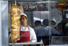 «Мечтал стать хирургом, но работаю мясником». Почему перспективная молодежь уезжает из Кыргызстана