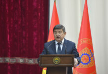 Соцфонд Акылбек Жапаровдун жубайынын акциялары бар фирмадан 66 млн сом карызды төлөөнү талап кылды