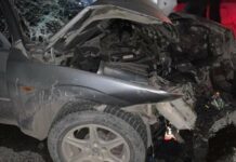 На трассе Бишкек-Торугарт машина врезалась в парапет. Погибли двое