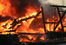 В Бишкеке в сгоревшей хозпостройке нашли тело мужчины