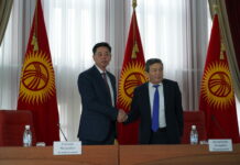 Нового главу Верховного суда Базарбекова представили коллективу