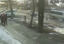 Маршрутка кызды сүзүп кетти