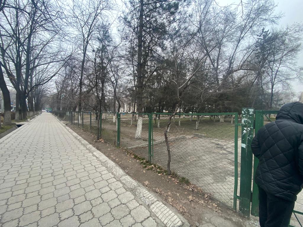 WhatsApp Image 2022 02 02 at 11.48.27 Забор вокруг КНУ демонтировали. ФОТО
