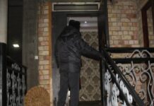 Кадамжайда өспүрүмдөр үйгө кирип, андагы 100 миң сом акчаны уурдашкан