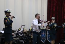 Ички иштер министрлигинде майрамдык ырлар жана бийлер ансамбли концерт өткөрдү