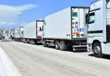 На КПП «Ак-Тилек-автодорожный» скопилось около 180 грузовиков