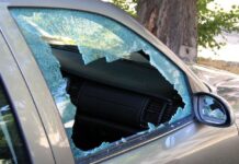 В Бишкеке из салона авто украли сумки с талонами АЗС на 480 тыс сомов