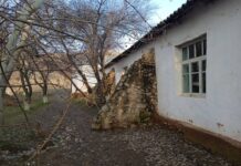 Глава Минэкономики посетил аварийные школы Баткенской области