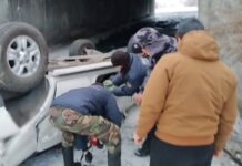 Легковушка упала с моста на Иссык-Куле. Погиб парень