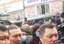 Садыр Жапаров Ош базарына барды