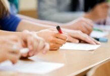 Студенты некоторых вузов КР заявили о коррупции