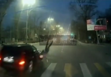 В Бишкеке подросток за рулем на зебре сбил школьника