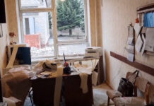 В Горловке (ДНР) в здание школы попал снаряд. Есть погибшие