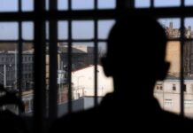 Мужчину незаконно содержали под стражей четверо суток. Возбуждено дело