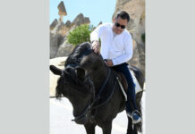 Садыр Жапаровдун катышуусунда делген иш-чараларга чакыргандарга ишенбегиле, – Султанбаев