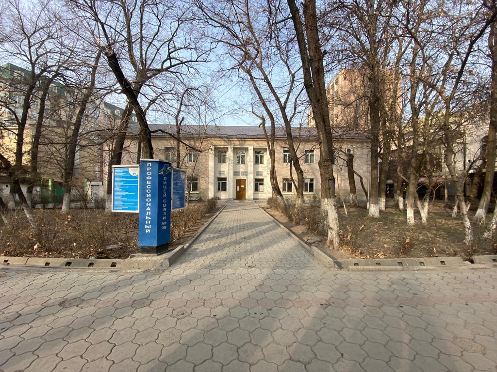 whatsapp image 2022 02 04 at 14 00 09 2 В Бишкеке демонтировали заборы вокруг АГУП КР и профлицея №98