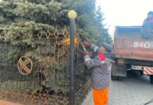 В Бишкеке демонтировали заборы вокруг АГУП КР и профлицея №98