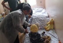 Глава Минтруда посетил избитого в Сокулуке 2-летнего Егора