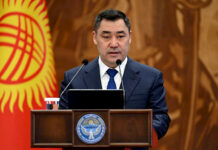 Президент Башкы прокуратуранын, УКМКнын, ИИМдин кызматкерлерине эскертүү берди: “Керектүү иштерди өткөрүү практикаңарды токтоткула!”