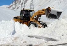 На автодороге Бишкек-Ош сошла лавина. Проезд закрыт