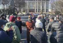 Аянтта, Жогорку Кеңештин, Президенттик аппаратынын имаратынын алдына, элчиликтин алдында митинг уюштурууга болбойт