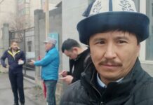 В Бишкеке задержали участника митинга у посольства РФ. В УВД рассказали за что