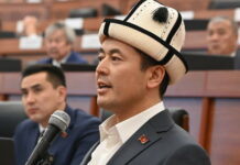 Депутат предложил оплату за обучение в вузах и частных школах перевести в сомы