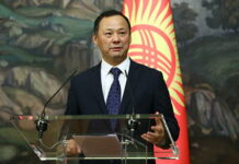 Руслан Казакбаев: Мир стоит на грани деления на правых и неправых, и на пороге третьей мировой войны