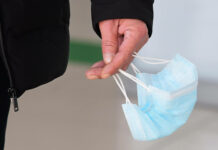 В Кыргызстане с 12 марта отменяется обязательное ношение масок. Но есть исключения