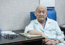 Депутат просит обеспечить хирурга Эрнста Акрамова жильем