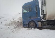 Карга тыгылып калган оор жүк ташуучу унаа чыгарылды