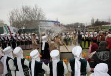 Баткенде Нооруз майрамына карата бир тонналык сүмөлөк кайнатылып жатат