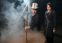 Садыр Жапаров сүмөлөк даярдоого катышты